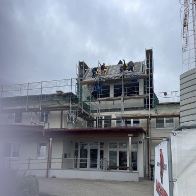 Dachdecker bei der Arbeit