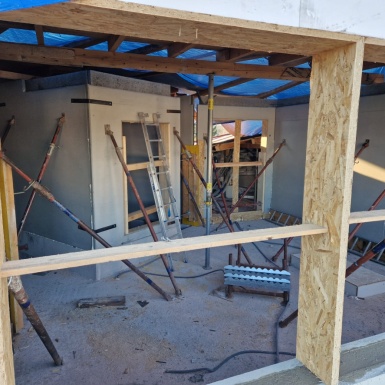 Holzgerüst auf Baustelle