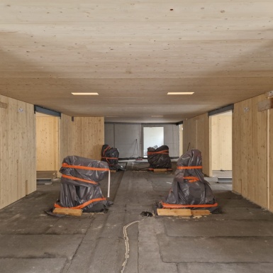 Baustelle Fertigwände überdacht 1. neues Obergeschoss