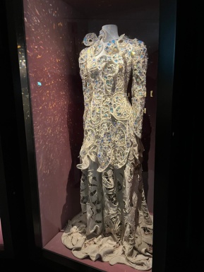 Ausstellungsstück langes beiges Spitzenkleid