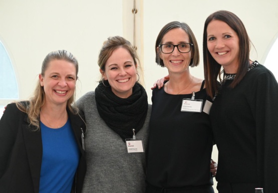 Foto von vier Frauen