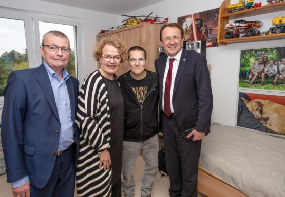 STR a.D. Dietmar Fenz, Mag. Christiane Teschl-Hofmeister, Bewohner Strobl Lukas, BGM Mag. Matthias Stadler