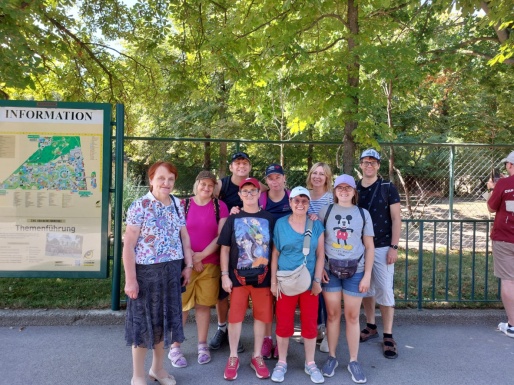 Gruppenfoto im Tiergarten Sch&ouml;nbrunn