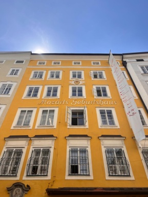 Gelbes Gebäude