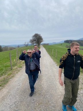 Drei Männer beim wandern