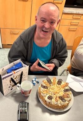 Portrait von einem Mann der lächelt