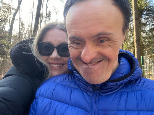 Frau und Mann machen ein Selfie