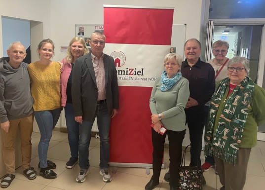 Gruppenfoto mit der Bastelrunde S&uuml;d der Kinderfreunde St. P&ouml;lten