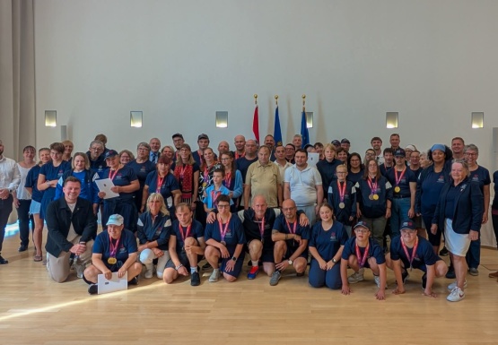 Gruppenfoto mit vielen Leuten