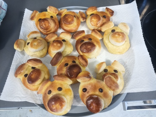 Selbstgebackene Gl&uuml;cksschweinchen