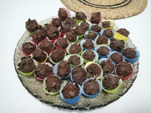 Ein Tablett mit Keksen