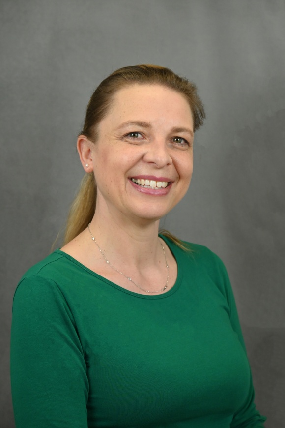 Portrait: STV Leitung und Pädagogische Leitung Mag. Nina Cservenka