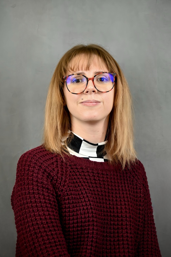 Portrait: Betreuerin Nicole Locsmandi